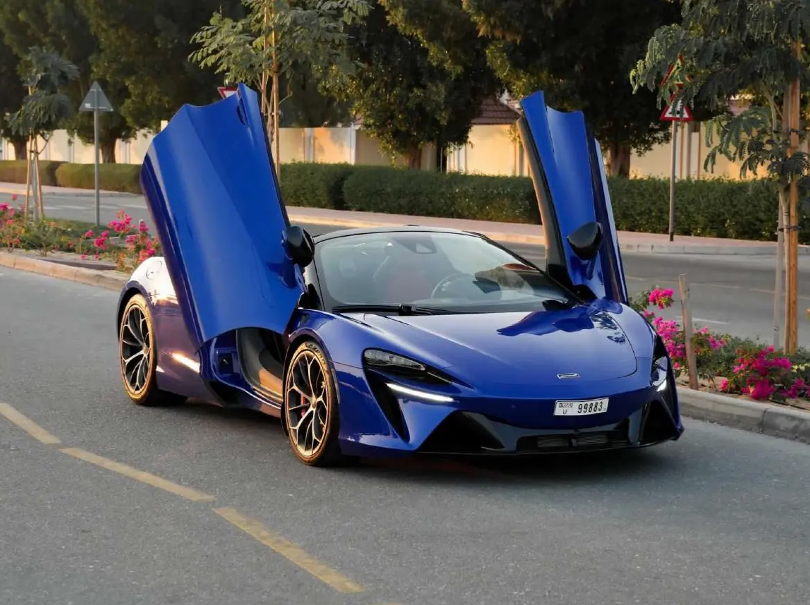 Rent McLaren Artura spider in Dubai