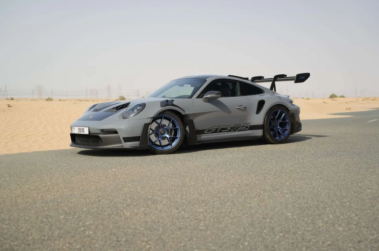Rent Porsche 911 GT3 RS in Dubai